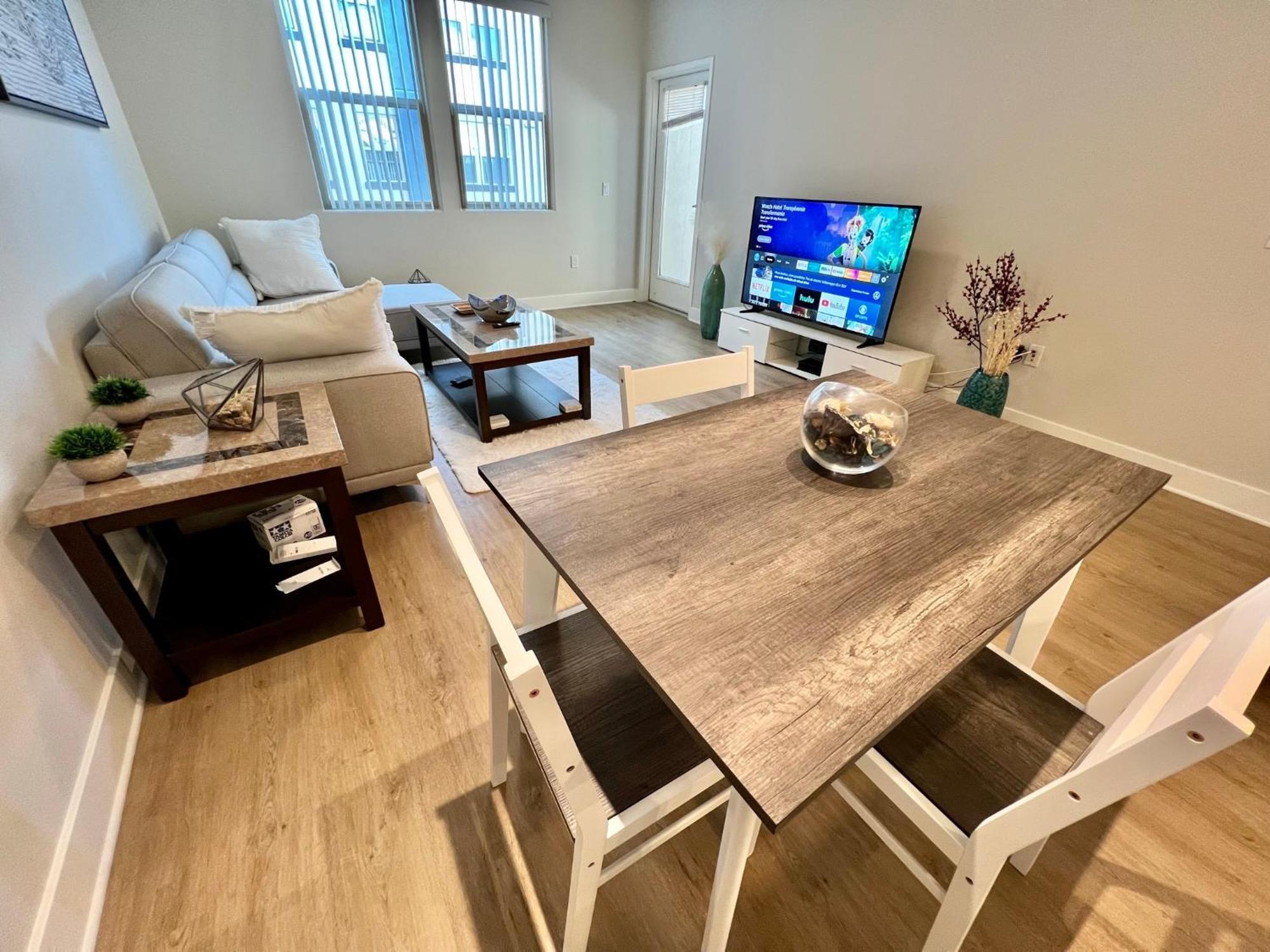 Luxury 2 Bedroom 2 Bathroom With Fitness And Outdoor Pool *