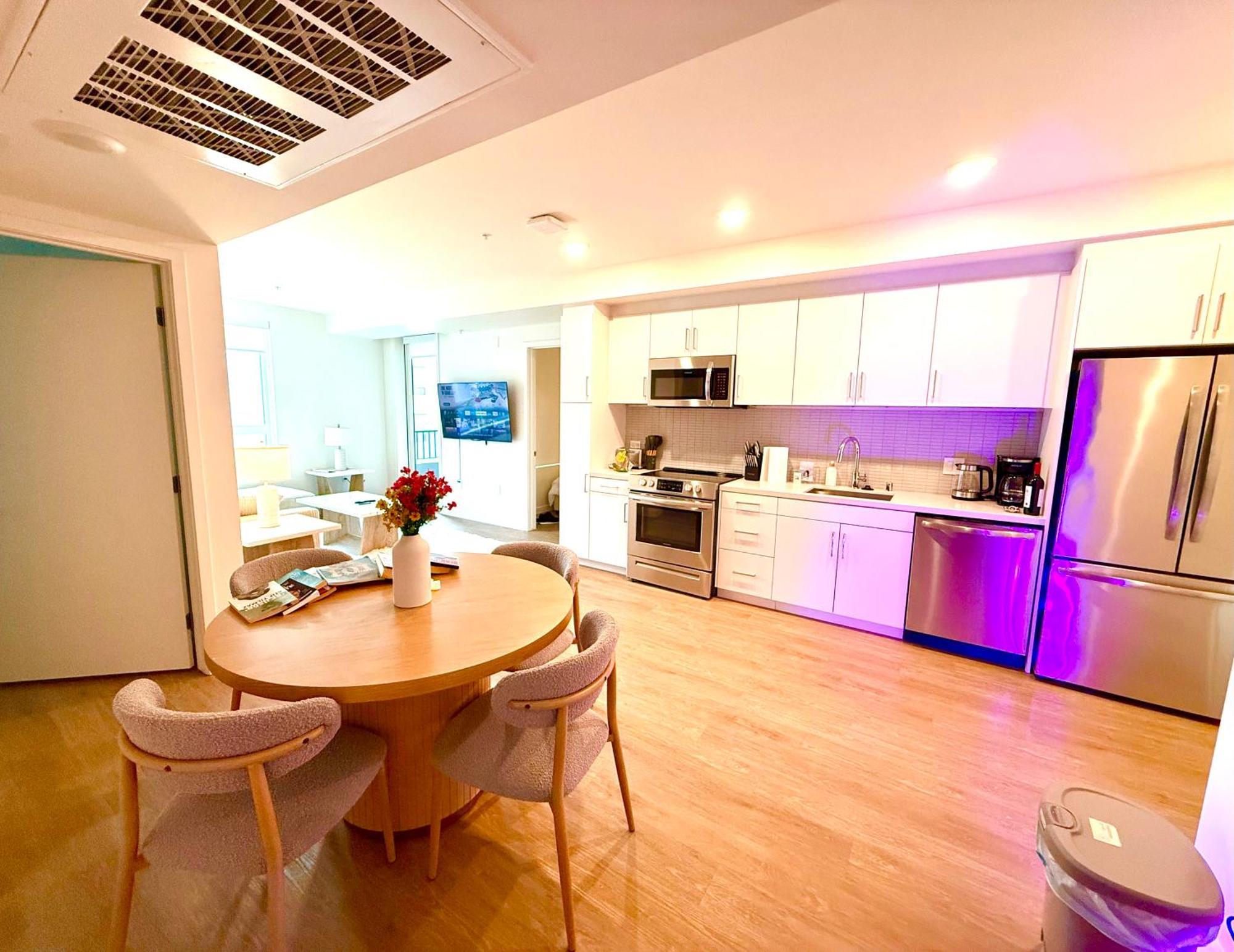 Luxury 2 Bedroom 2 Bathroom With Fitness And Outdoor Pool Apartahotel
